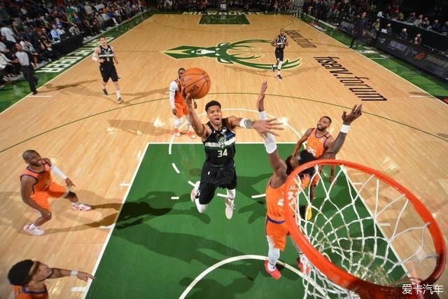 欧联附加赛-奇克双响莱奥破门 AC米兰3-0雷恩