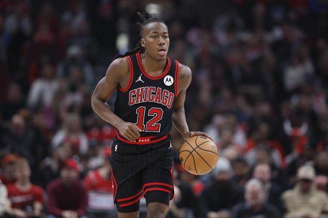 英超综合：曼联客场小胜切尔西