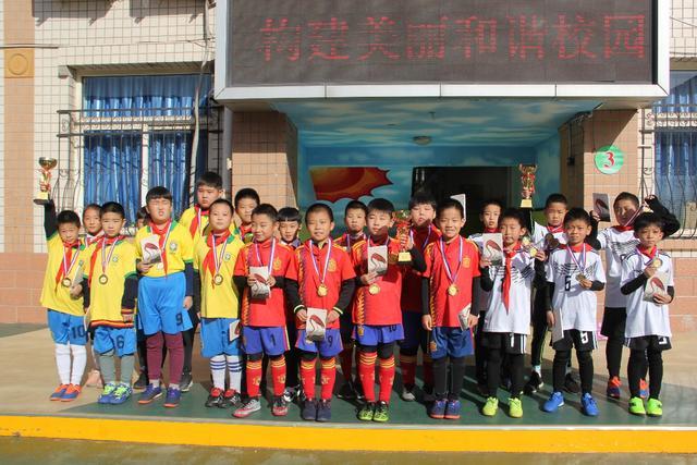 马尔基西奥：巴黎后卫总能跟上迪亚斯，马尔基尼奥斯全欧最强后卫